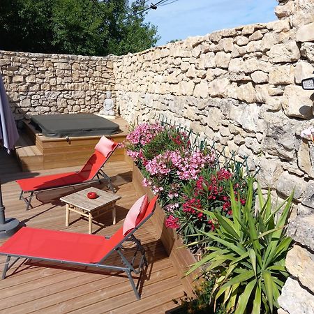 Chez Daniele Chambre Avec Jacuzzi Et Terrasse Privee Murs  Εξωτερικό φωτογραφία