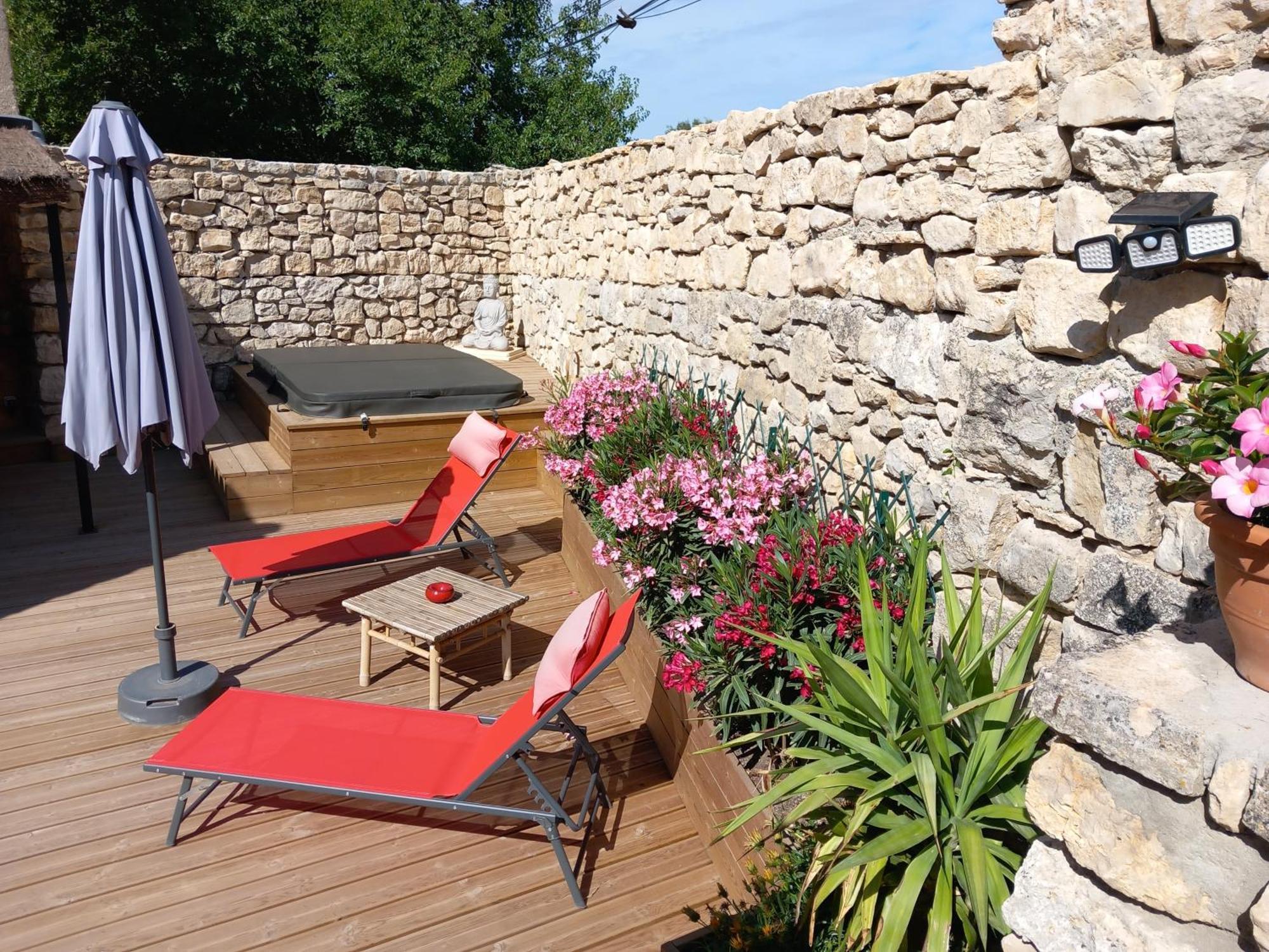 Chez Daniele Chambre Avec Jacuzzi Et Terrasse Privee Murs  Εξωτερικό φωτογραφία