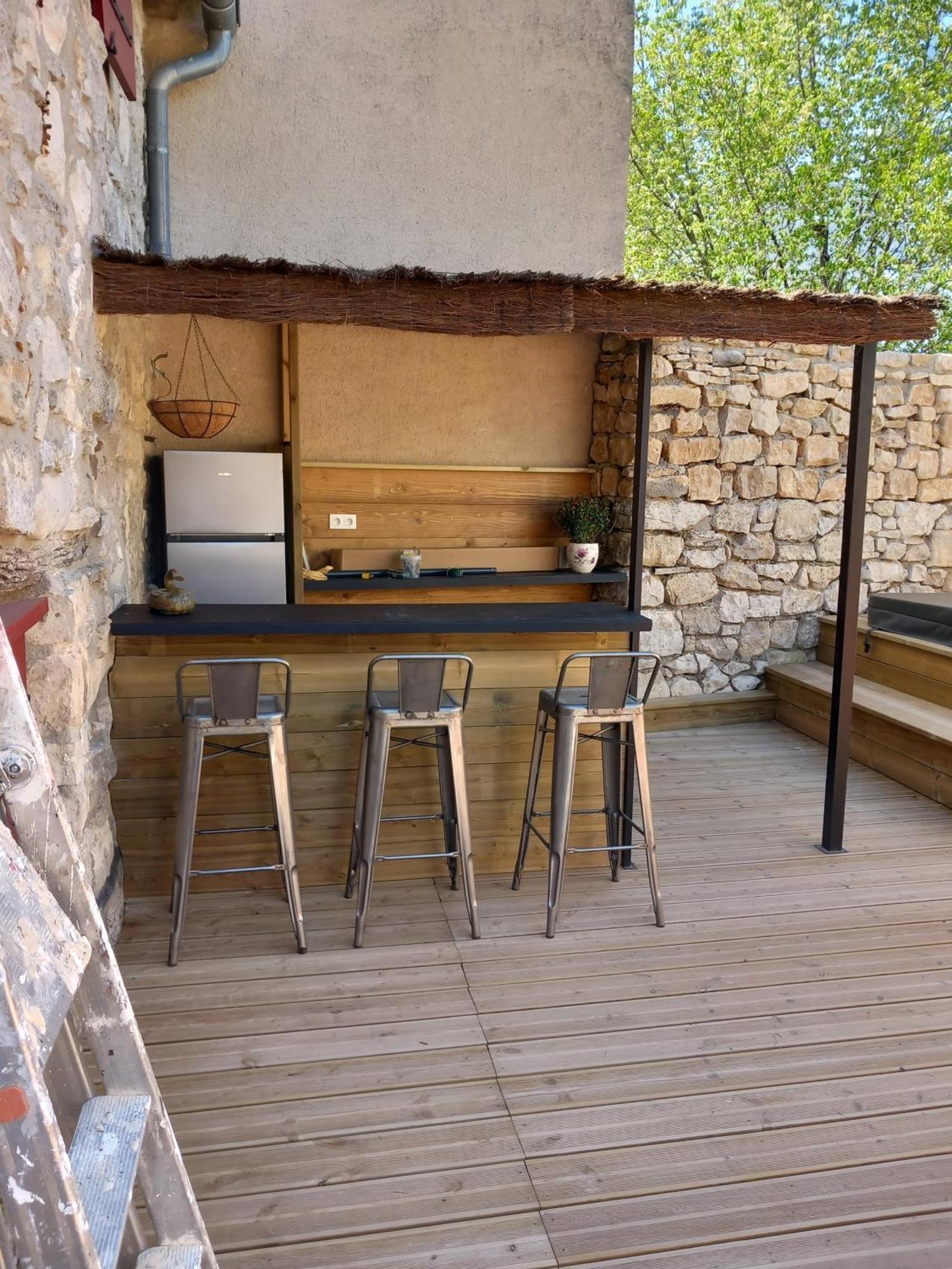 Chez Daniele Chambre Avec Jacuzzi Et Terrasse Privee Murs  Εξωτερικό φωτογραφία